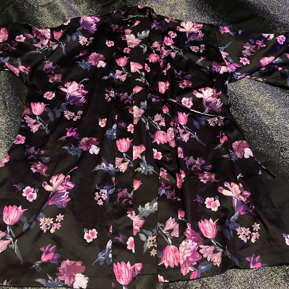 VS satin robe